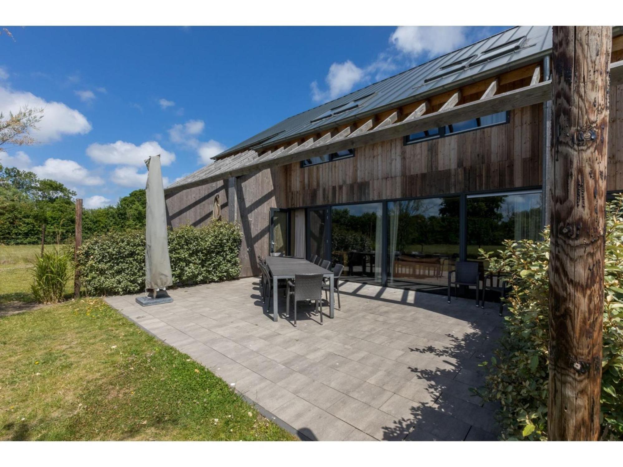 Holiday home Semi Detached House In About 800 Meters From The Vrouwenpolder