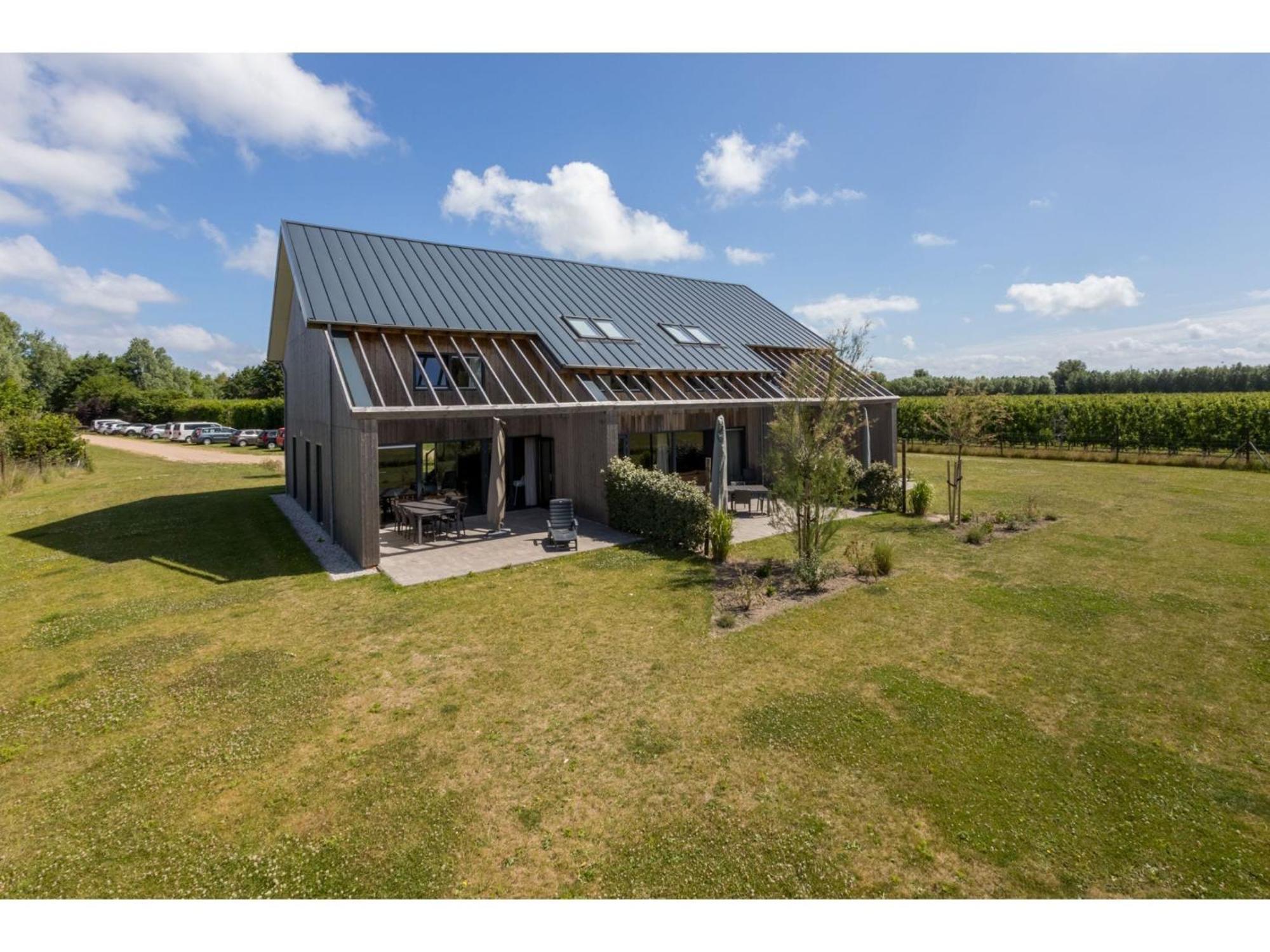 Holiday home Semi Detached House In About 800 Meters From The Vrouwenpolder