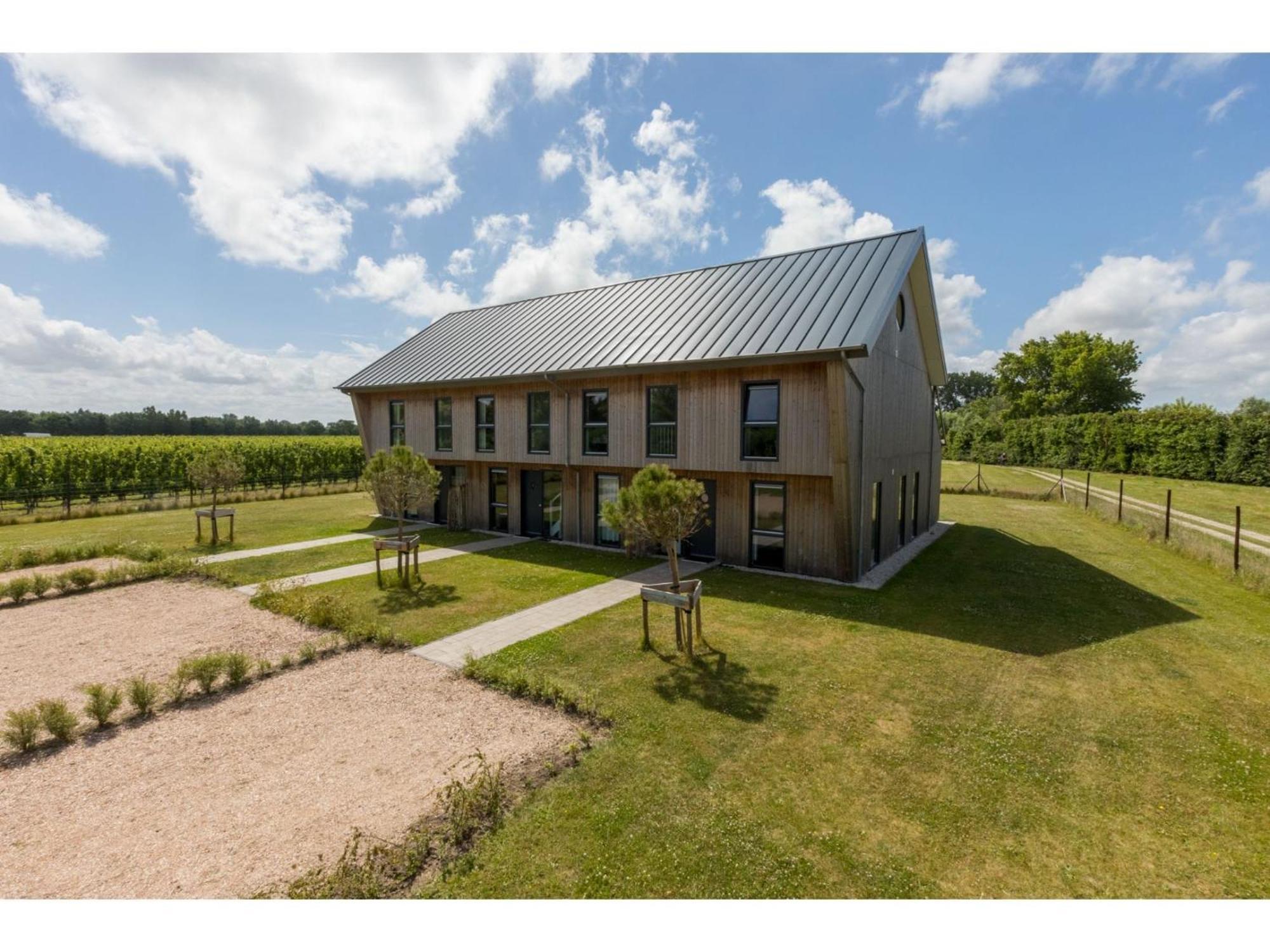 Holiday home Semi Detached House In About 800 Meters From The Vrouwenpolder