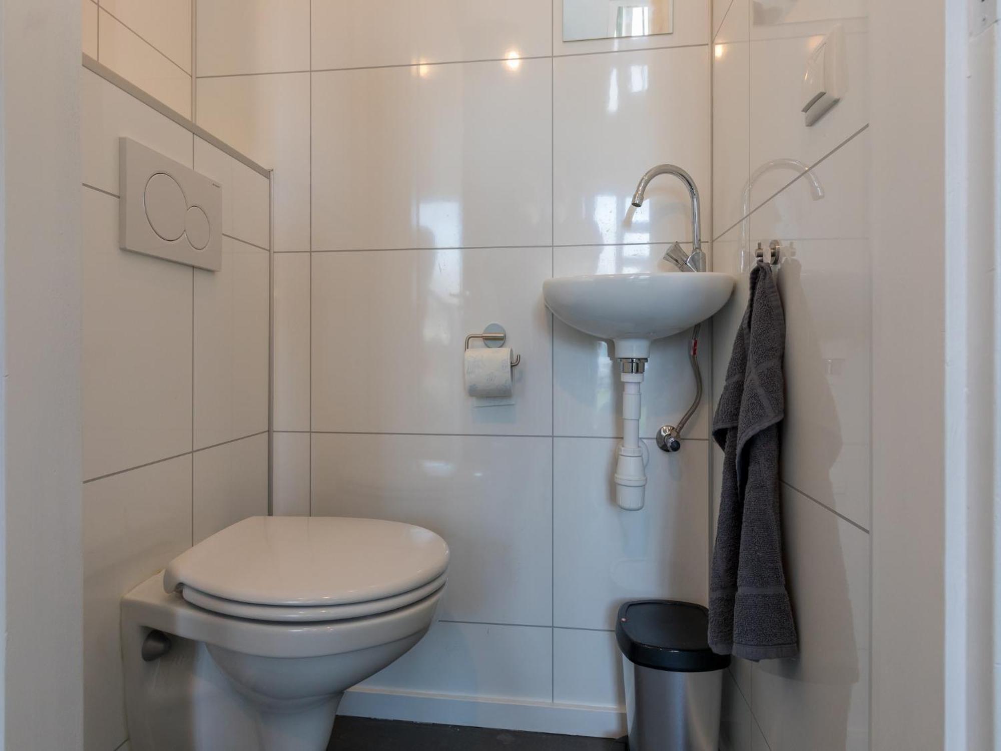 Holiday home Semi Detached House In About 800 Meters From The Vrouwenpolder